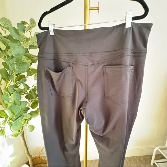 Halara pull on Flare pants. Size Large (tall) - Picture 5 of 9